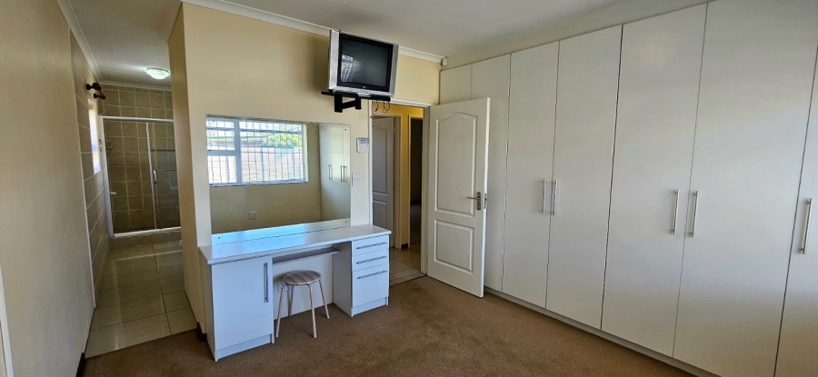 3 Bedroom Property for Sale in Franskraal Western Cape